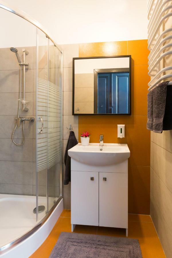 Dot Hostel - Pokoje I Noclegi W Centrum Bielsko-Biala Bagian luar foto